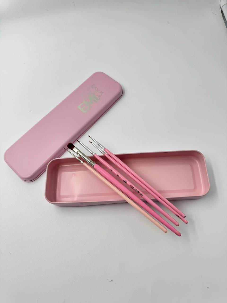 Buy 5 Brushes Get Emi Metal Brush Case worth $12 for FREE